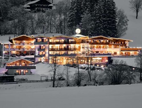 Das 4-Sterne Hotel Berghof in Söll bietet eine exzellente Unterkunft. Der Berghof gehört zu jenen Häusern in Österreich, die 2014 das Gütesiegel HolidayCheck Quality Selection erhalten haben.